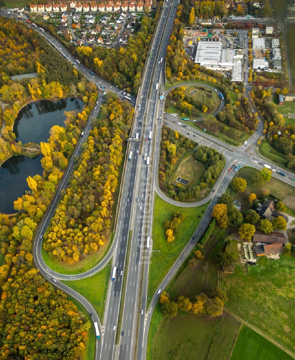 Gladbeck von oben - Herbstluftbild Autobahn- Abfahrt und Straßenführung der BAB A2 in Gladbeck im Bundesland Nordrhein-Westfalen