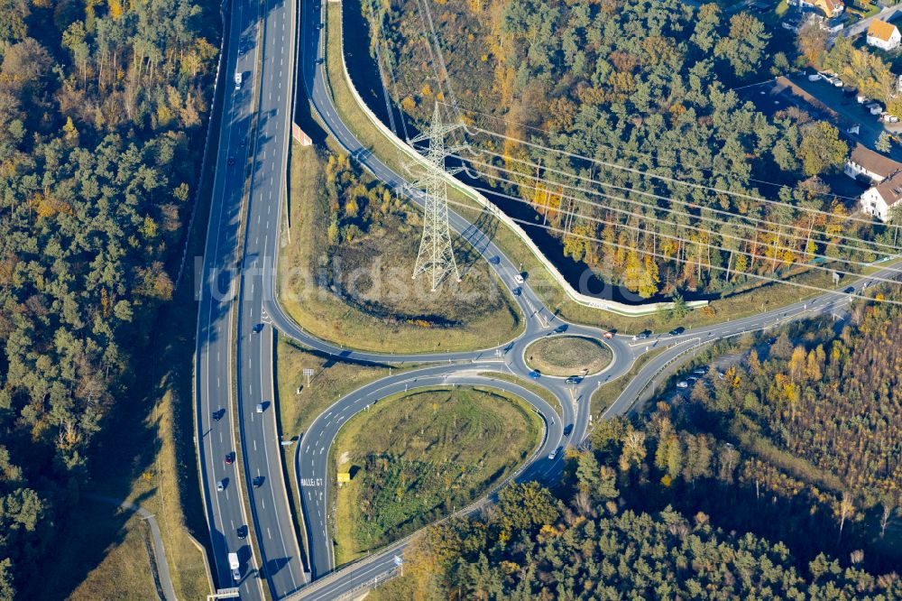 Luftbild Halle (Westfalen) - Herbstluftbild Autobahn- Anschlussstelle der BAB A33 in Halle (Westfalen) im Bundesland Nordrhein-Westfalen, Deutschland