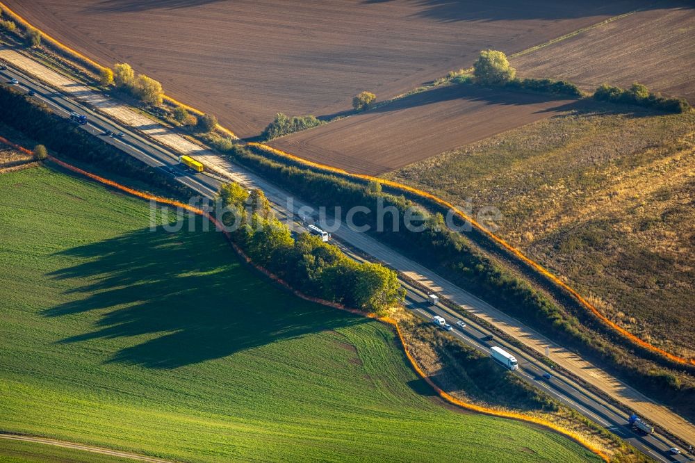 Luftaufnahme Eboldshausen - Herbstluftbild Autobahn- Streckenverlauf der BAB A7 in Eboldshausen im Bundesland Niedersachsen, Deutschland