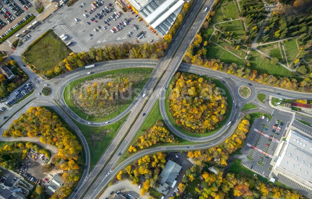 Luftbild Velbert - Herbstluftbild der Autobahnabfahrt der BAB A535 in Velbert im Bundesland Nordrhein-Westfalen, Deutschland