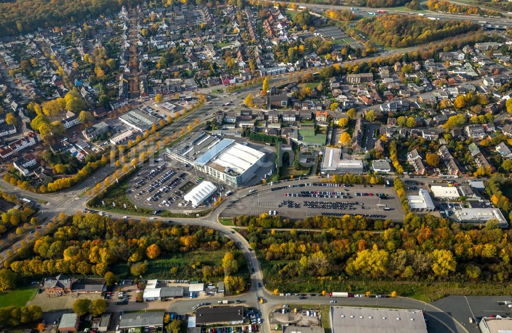 Bottrop von oben - Herbstluftbild Autohandels- Gebäude des Autohauses der Brabus GmbH an der Brabus-Allee im Ortsteil Eigen in Bottrop im Bundesland Nordrhein-Westfalen, Deutschland