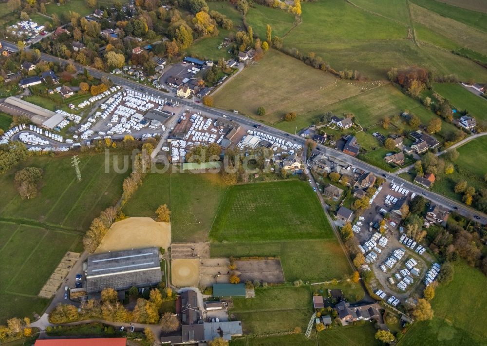 Luftbild Mülheim an der Ruhr - Herbstluftbild Autohandels- Gebäude des Autohauses Thrun-Reisemobile GmbH und Thrun Caravaning GmbH in Mülheim an der Ruhr im Bundesland Nordrhein-Westfalen