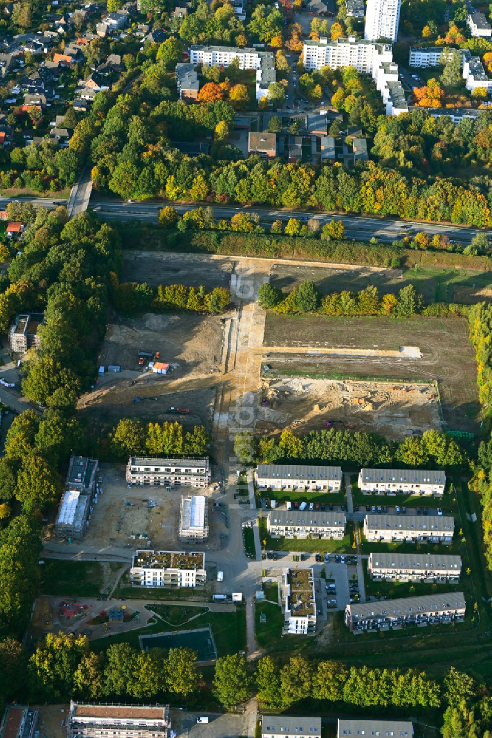 Luftbild Hamburg - Herbstluftbild Baustelle mit Erschließungs - und Aufschüttungs- Arbeiten für das Wohnquartier Östlich Haferblöcken im Ortsteil Billstedt in Hamburg, Deutschland