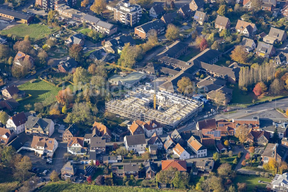 Luftbild Warendorf - Herbstluftbild Baustelle der Neubau- Gebäude des Altersheim - Seniorenresidenz Altenheim Dechaneihof St. Marien in Warendorf im Bundesland Nordrhein-Westfalen, Deutschland