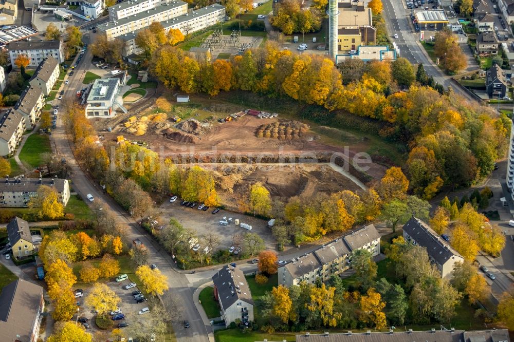 Velbert aus der Vogelperspektive: Herbstluftbild Baustelle zum Neubau des Schulgebäudes an der Kastanienallee in Velbert im Bundesland Nordrhein-Westfalen, Deutschland