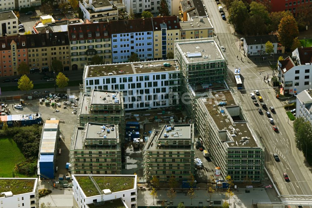 München von oben - Herbstluftbild Baustelle zum Neubau eines Wohn- und Geschäftshauses des Paseo Carre im Ortsteil Pasing-Obermenzing in München im Bundesland Bayern, Deutschland