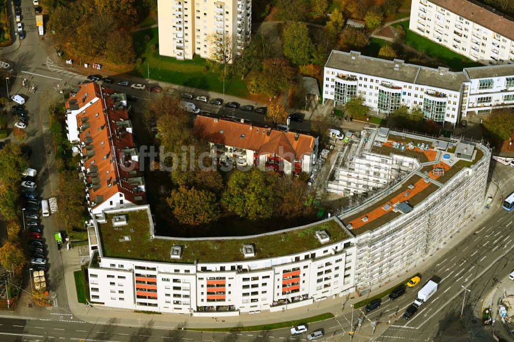 Luftbild München - Herbstluftbild Baustelle zum Neubau eines Wohnhauses im Ortsteil Pasing-Obermenzing in München im Bundesland Bayern, Deutschland