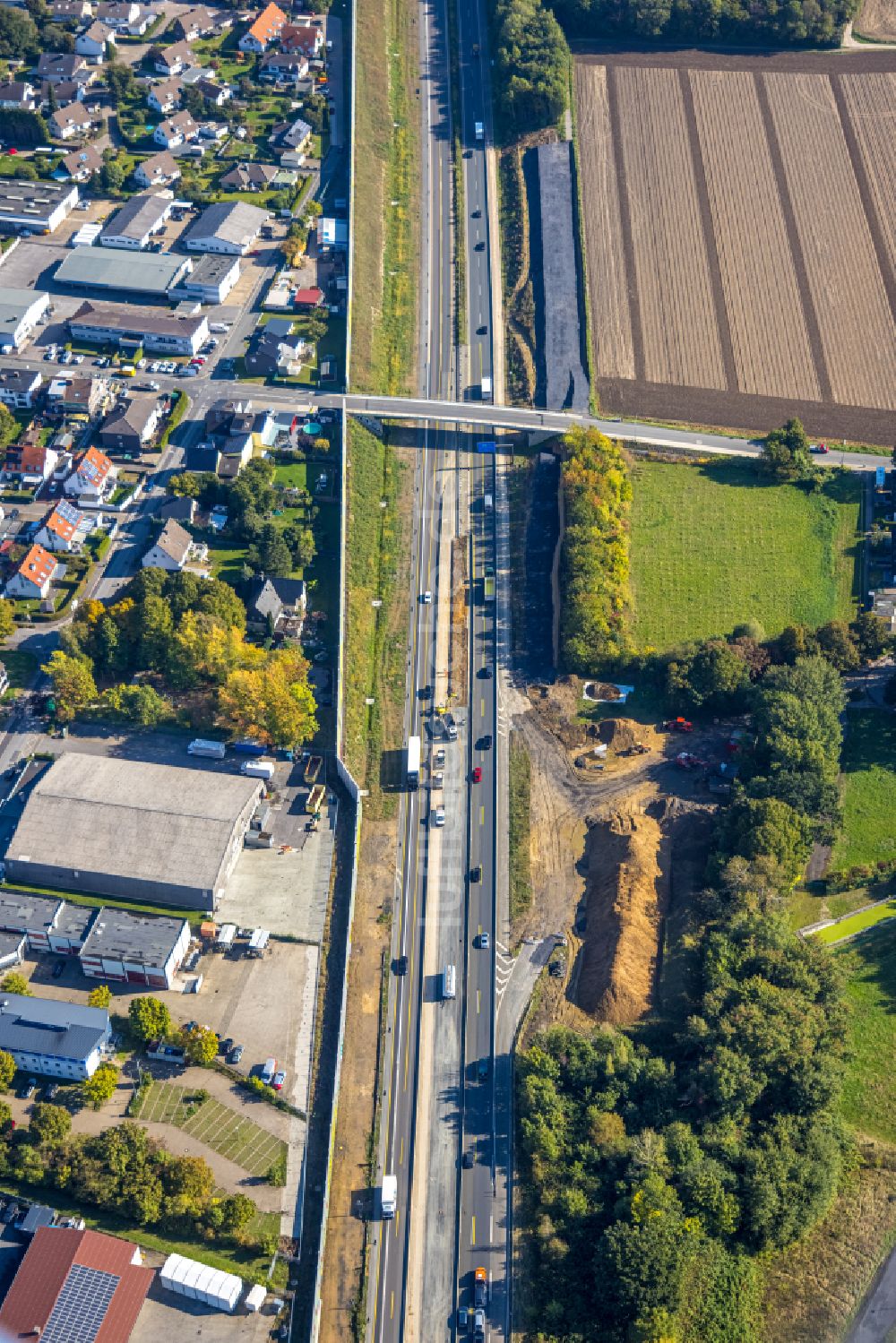 Brackel aus der Vogelperspektive: Herbstluftbild Baustelle zum Neubau und zur Erweiterung des Straßenverlaufes der B1 bei Brackel im Bundesland Nordrhein-Westfalen, Deutschland