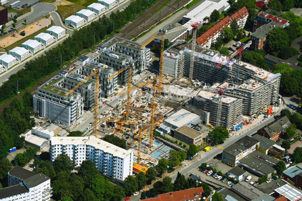 Hamburg von oben - Herbstluftbild Baustellen zum Neubau eines Stadtquartiers an der Billhorner Kanalstraße in Hamburg, Deutschland