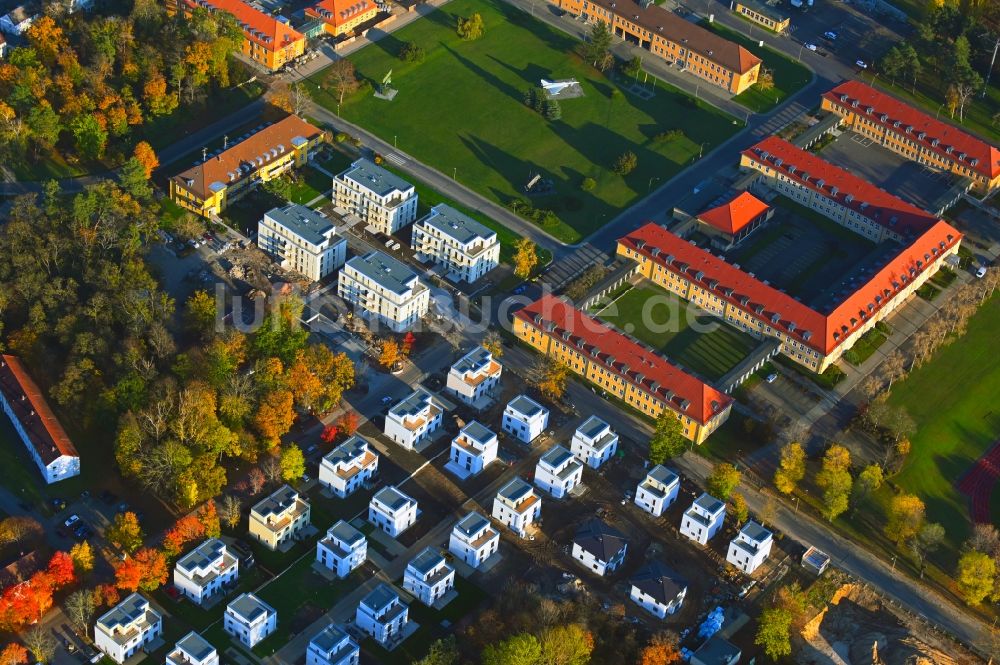 Berlin von oben - Herbstluftbild Baustellen zum Neubau- Wohngebiet einer Einfamilienhaus- Siedlung Amberbaumallee - Moorbirkenweg im Ortsteil Kladow in Berlin, Deutschland