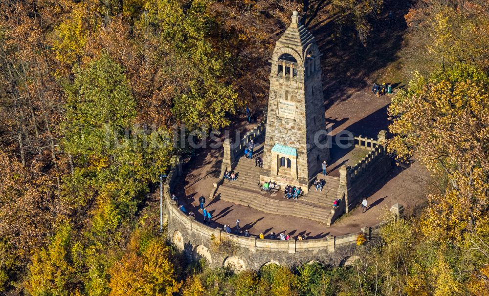 Bommern von oben - Herbstluftbild Bauwerk des Aussichtsturmes Berger- Denkmal in Bommern im Bundesland Nordrhein-Westfalen, Deutschland