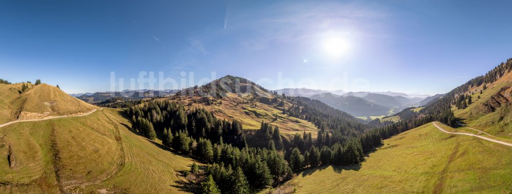 Luftaufnahme Balderschwang - Herbstluftbild von den Bergen der Hörnerkette Oberhalb von Balderschwang im Allgäu im Bundesland Bayern, Deutschland