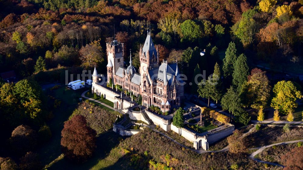 Luftaufnahme Königswinter - Herbstluftbild Burganlage Schloss Drachenburg in Königswinter im Bundesland Nordrhein-Westfalen, Deutschland