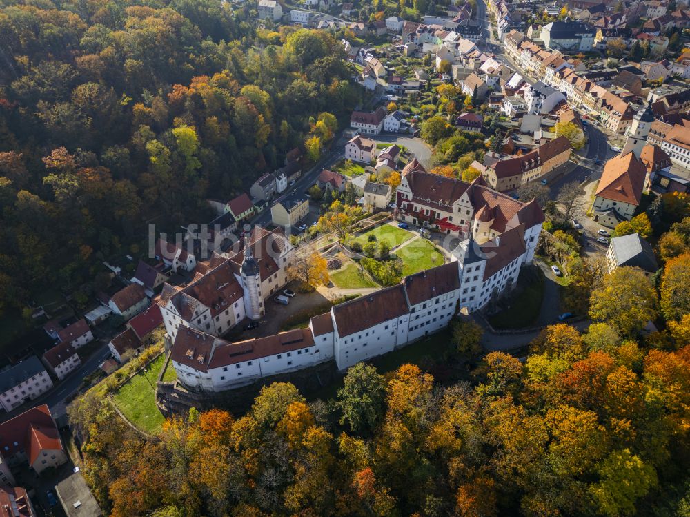 Nossen aus der Vogelperspektive: Herbstluftbild Burganlage des Schloss Nossen in Nossen im Bundesland Sachsen, Deutschland