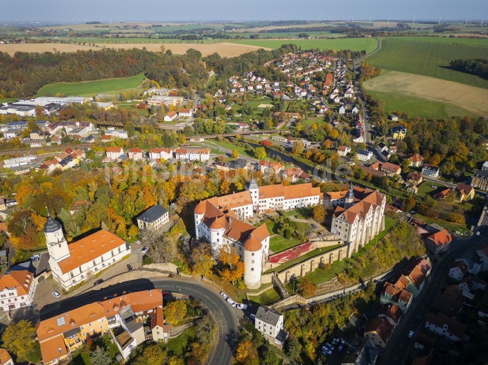 Luftaufnahme Nossen - Herbstluftbild Burganlage des Schloss Nossen in Nossen im Bundesland Sachsen, Deutschland