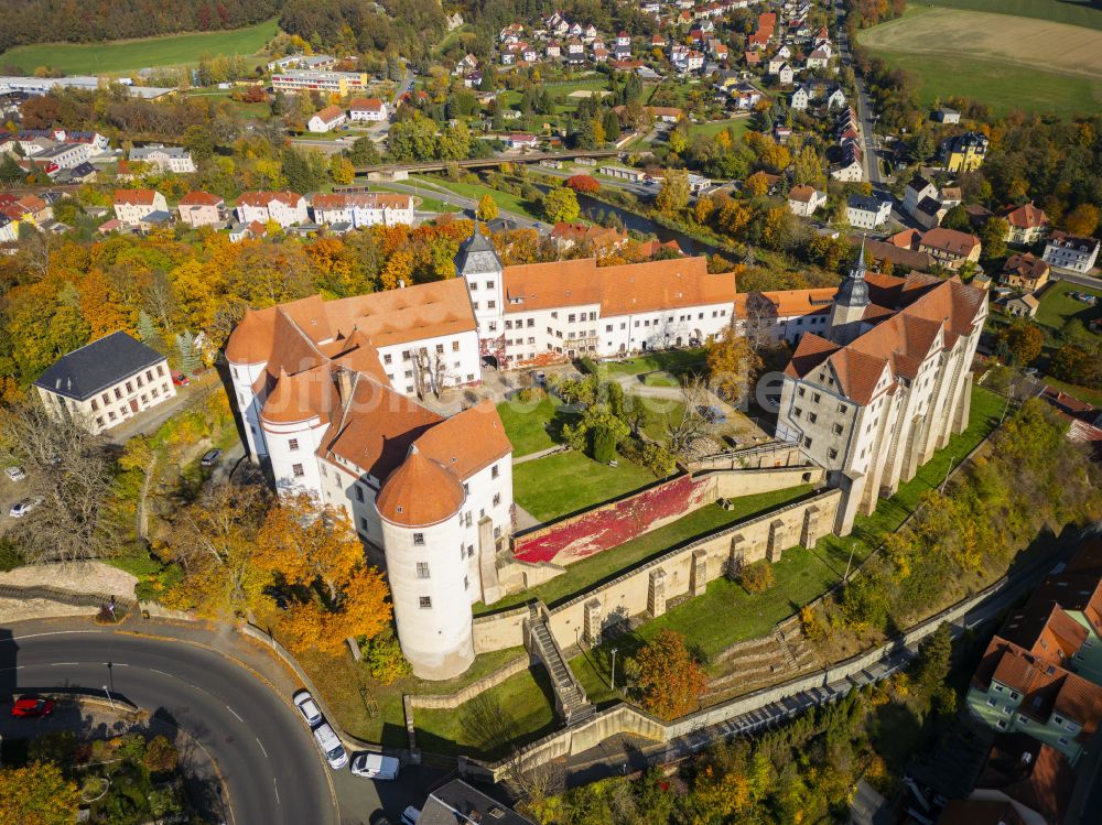 Luftbild Nossen - Herbstluftbild Burganlage des Schloss Nossen in Nossen im Bundesland Sachsen, Deutschland