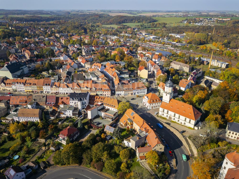 Luftaufnahme Nossen - Herbstluftbild Burganlage des Schloss Nossen in Nossen im Bundesland Sachsen, Deutschland