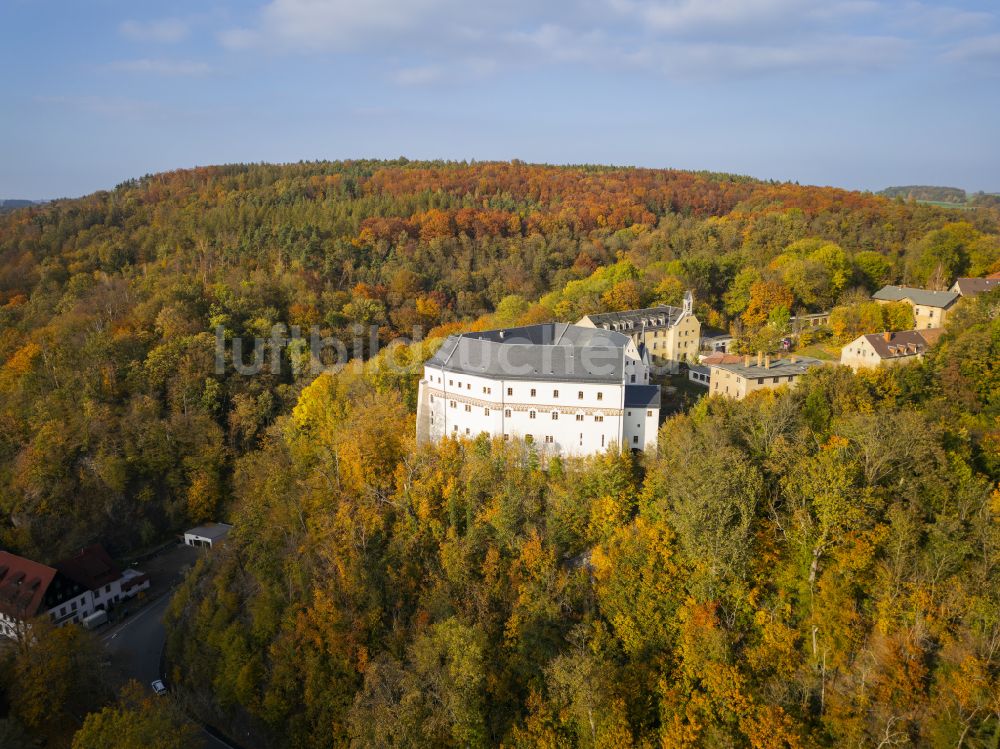 Frankenberg aus der Vogelperspektive: Herbstluftbild Burganlage des Schloss Sachsenburg in Frankenberg im Bundesland Sachsen, Deutschland