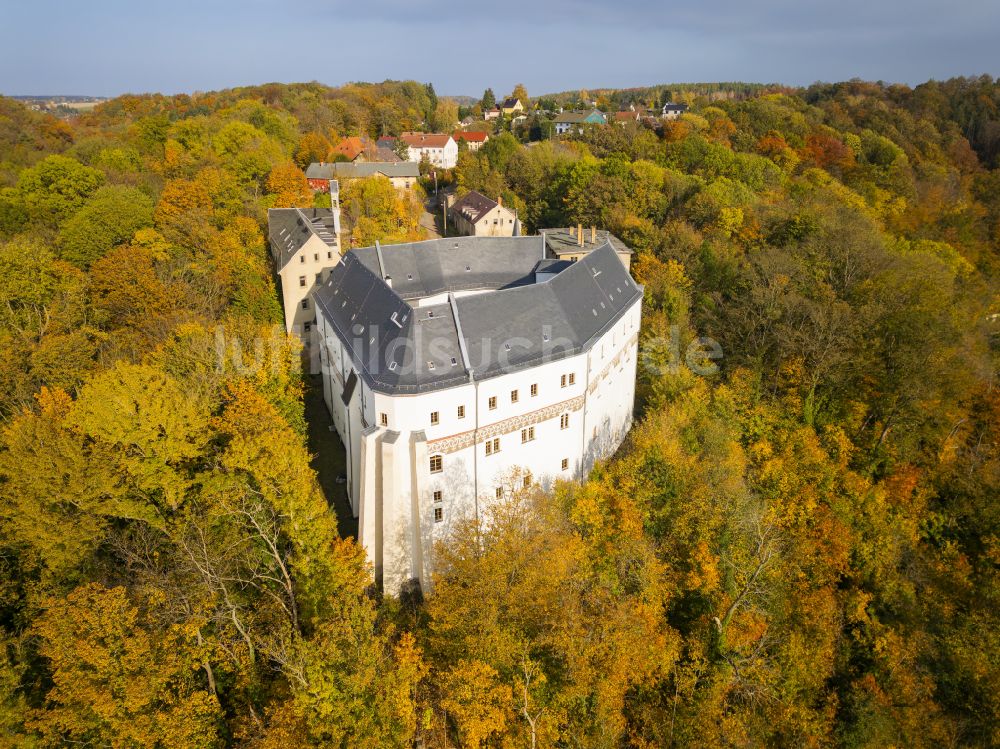 Frankenberg aus der Vogelperspektive: Herbstluftbild Burganlage des Schloss Sachsenburg in Frankenberg im Bundesland Sachsen, Deutschland