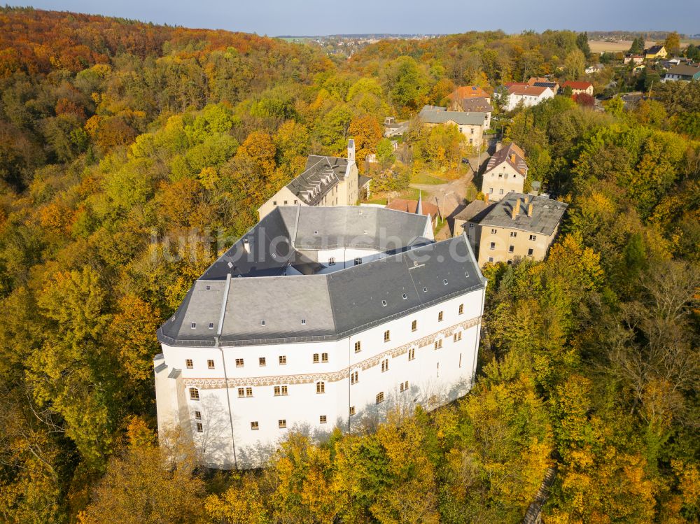 Luftbild Frankenberg - Herbstluftbild Burganlage des Schloss Sachsenburg in Frankenberg im Bundesland Sachsen, Deutschland