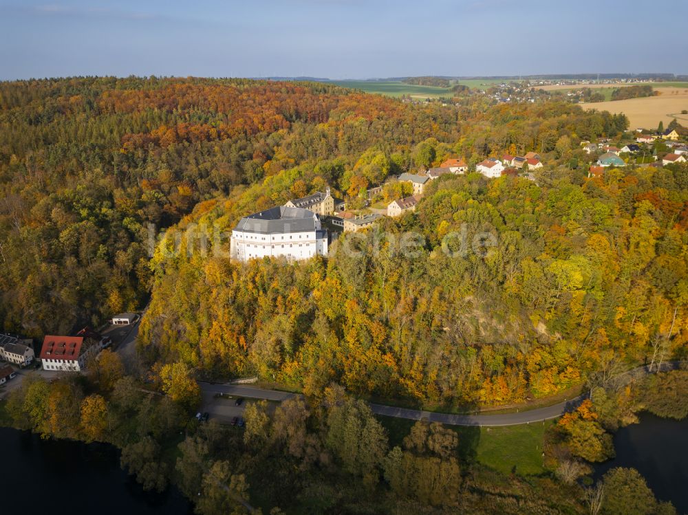 Luftaufnahme Frankenberg - Herbstluftbild Burganlage des Schloss Sachsenburg in Frankenberg im Bundesland Sachsen, Deutschland