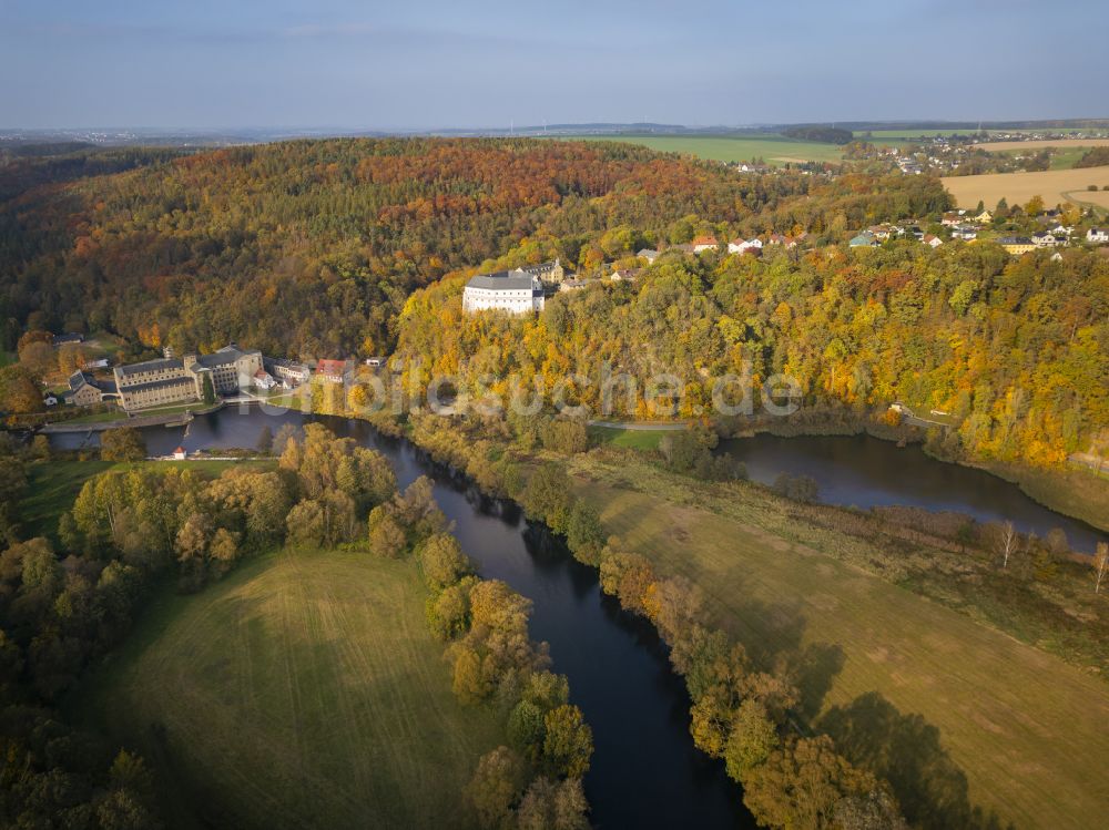 Frankenberg aus der Vogelperspektive: Herbstluftbild Burganlage des Schloss Sachsenburg in Frankenberg im Bundesland Sachsen, Deutschland