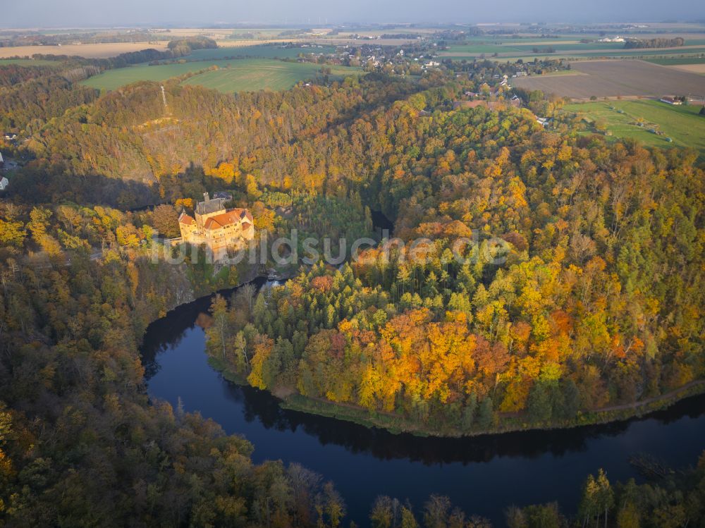 Kriebstein von oben - Herbstluftbild Burgmauern in Kriebstein im Bundesland Sachsen, Deutschland