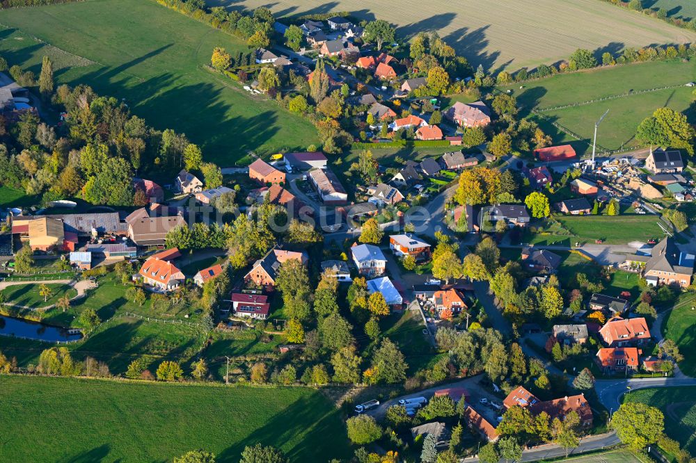 Groß Pampau von oben - Herbstluftbild Dorfkern am Feldrand in Groß Pampau im Bundesland Schleswig-Holstein, Deutschland