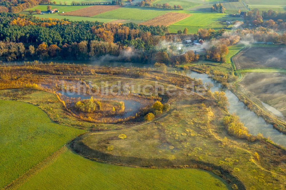 Ahsen aus der Vogelperspektive: Herbstluftbild Dunst- Wetterlage am Fluss Lippe in Ahsen im Bundesland Nordrhein-Westfalen, Deutschland