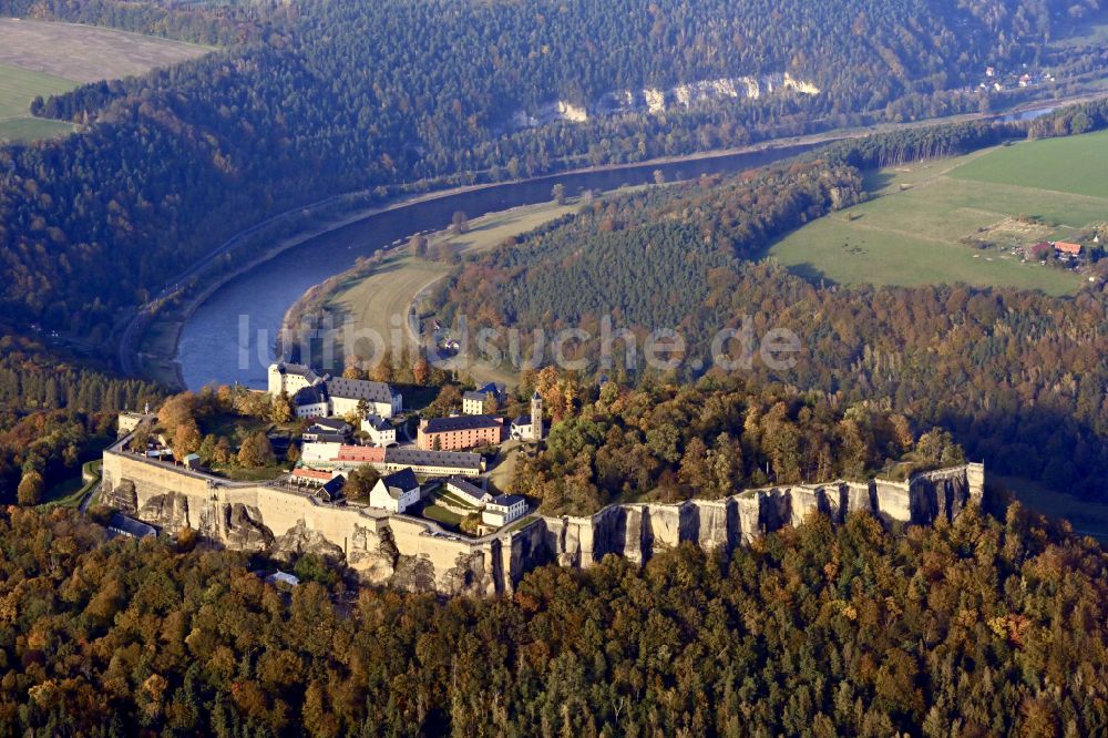 Königstein von oben - Herbstluftbild Festung Königstein an der Elbe im Landkreis Sächsische Schweiz-Osterzgebirge im Bundesland Sachsen