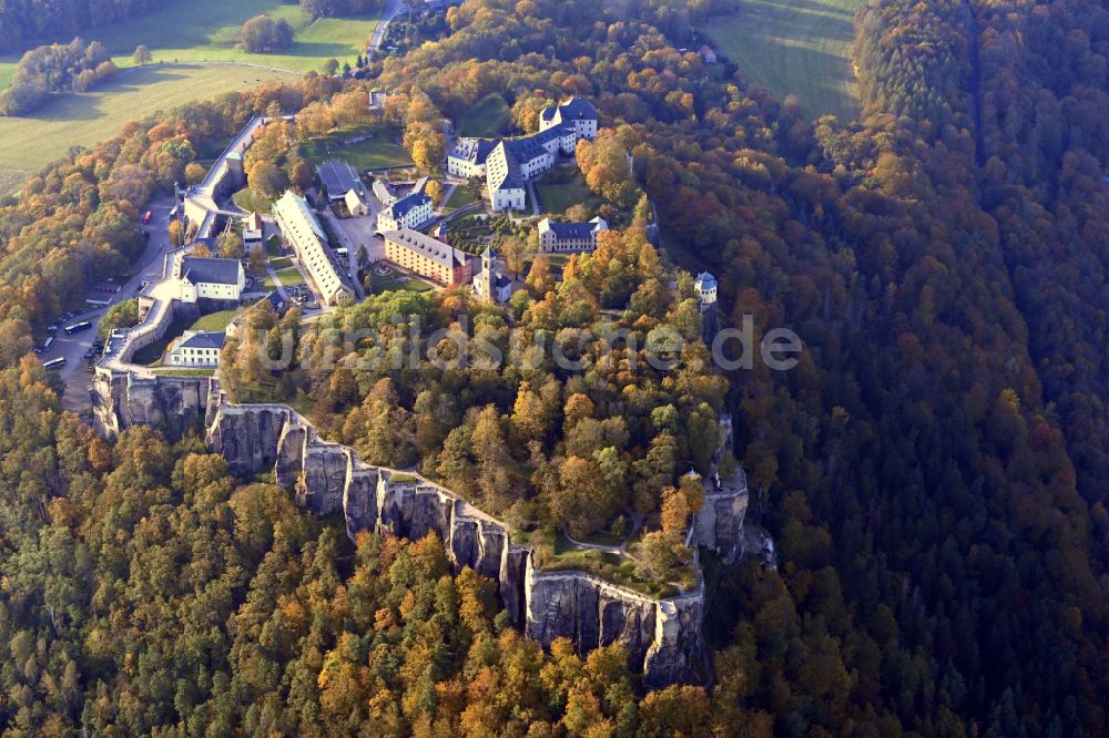 Luftaufnahme Königstein - Herbstluftbild Festung Königstein an der Elbe im Landkreis Sächsische Schweiz-Osterzgebirge im Bundesland Sachsen