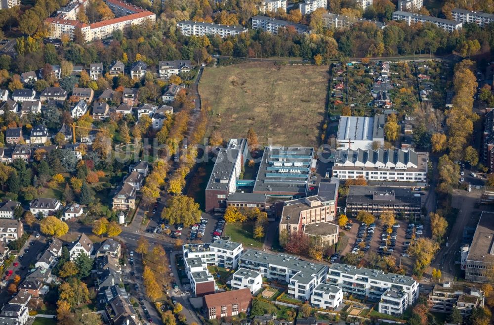 Düsseldorf von oben - Herbstluftbild Forschungs- Gebäude und Bürokomplex Max-Planck-Institut für Eisenforschung und das Stahl-Zentrum in Düsseldorf im Bundesland Nordrhein-Westfalen, Deutschland