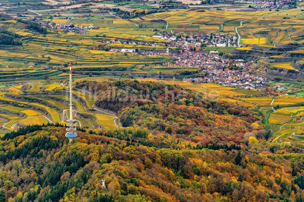 Vogtsburg im Kaiserstuhl aus der Vogelperspektive: Herbstluftbild Funkturm und Sendeanlage als Grundnetzsender in Ihringen im Bundesland Baden-Württemberg, Deutschland