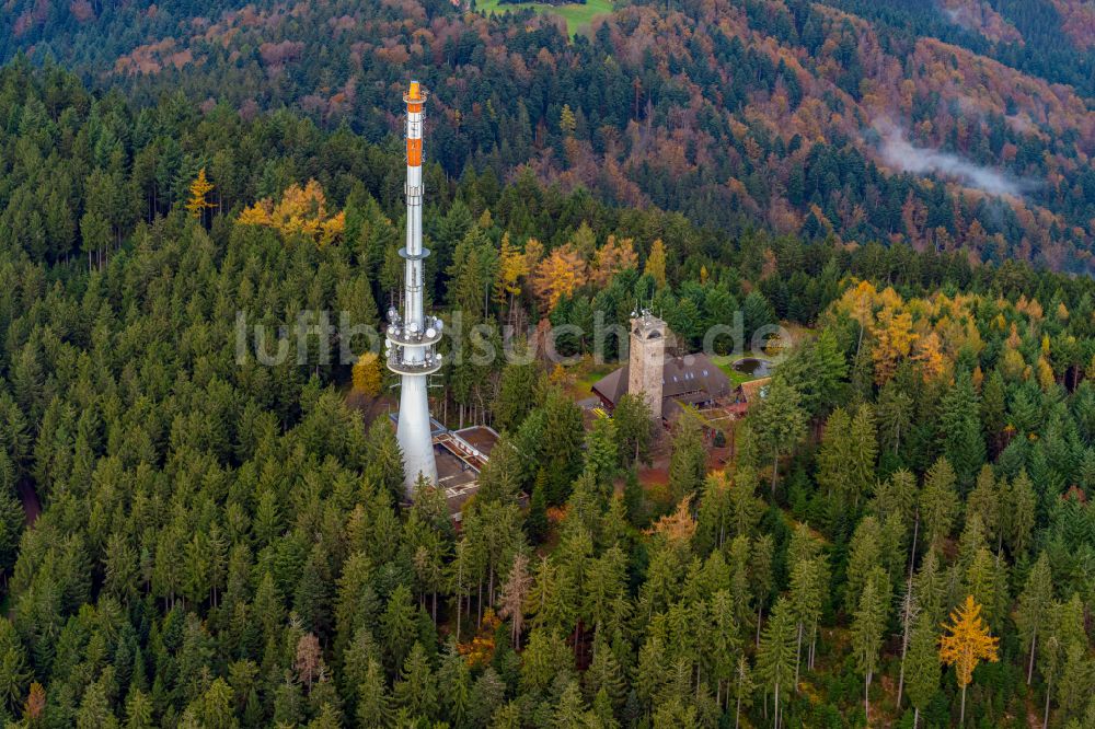 Luftaufnahme Oberharmersbach - Herbstluftbild Funkturm und Sendeanlage auf der Kuppe des Bergmassives Am Brandenkopf in Oberharmersbach im Bundesland Baden-Württemberg, Deutschland