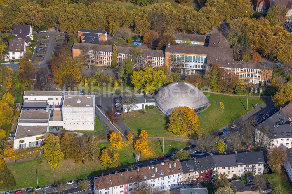 Bochum von oben - Herbstluftbild Gebäude und Observatorium des Planetarium in Bochum im Bundesland Nordrhein-Westfalen, Deutschland