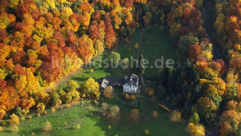 Königswinter aus der Vogelperspektive: Herbstluftbild Gebäude- Ruine des leerstehenden Bauwerkes Burghof in Königswinter im Bundesland Nordrhein-Westfalen, Deutschland