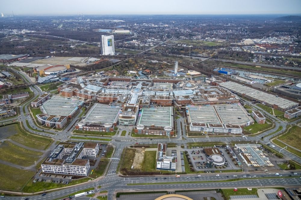 Luftaufnahme Oberhausen - Herbstluftbild Gebäudekomplex und Gelände des Einkaufszentrum Centro in Oberhausen im Bundesland Nordrhein-Westfalen