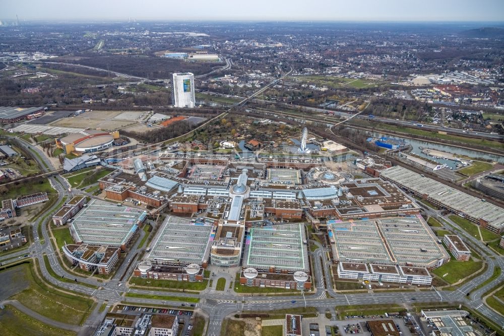 Oberhausen von oben - Herbstluftbild Gebäudekomplex und Gelände des Einkaufszentrum Centro in Oberhausen im Bundesland Nordrhein-Westfalen