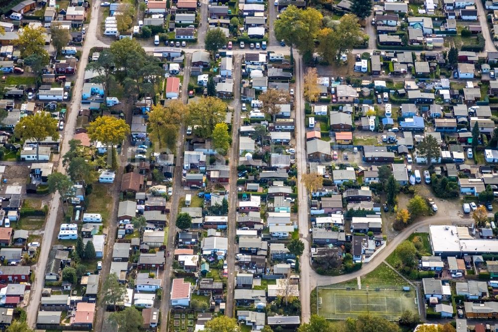 Luftaufnahme Mülheim an der Ruhr - Herbstluftbild Gelände des Campingplatz Entenfang an der Duisburger Seenplatte in Mülheim im Bundesland Nordrhein-Westfalen