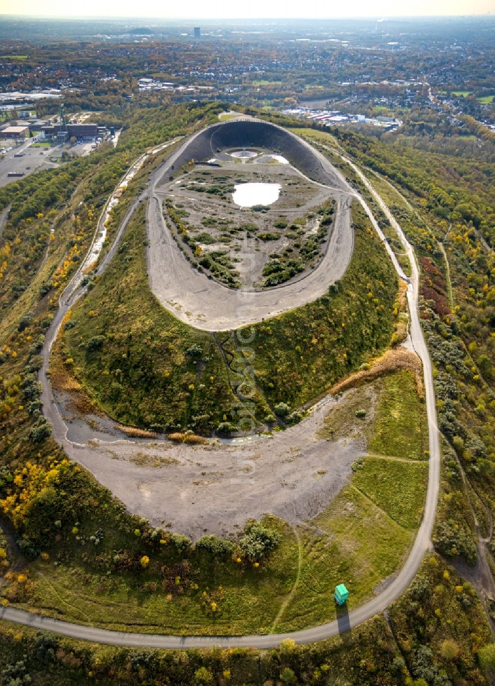 Luftbild Bottrop - Herbstluftbild Gelände der ehemaligen Bergbau- Halde Haniel in Bottrop im Bundesland Nordrhein-Westfalen