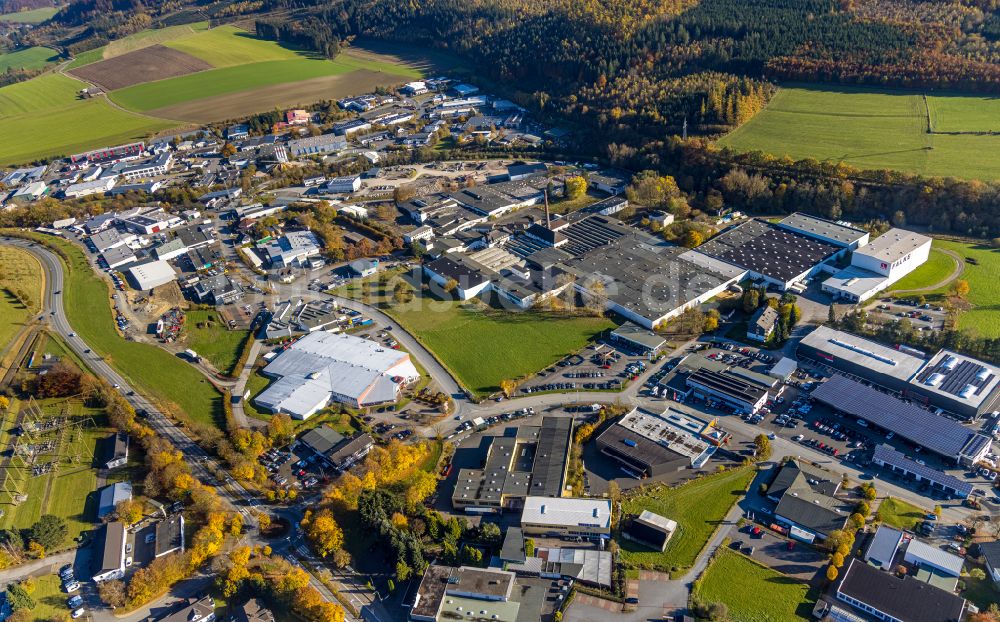 Luftbild Schmallenberg - Herbstluftbild Gewerbegebiet in Schmallenberg im Bundesland Nordrhein-Westfalen, Deutschland