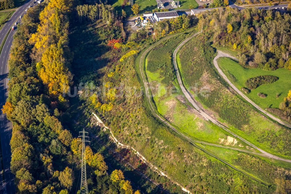 Gladbeck von oben - Herbstluftbild Halde im NSG Natroper Feld mit Wanderwegen in Gladbeck im Bundesland Nordrhein-Westfalen, Deutschland