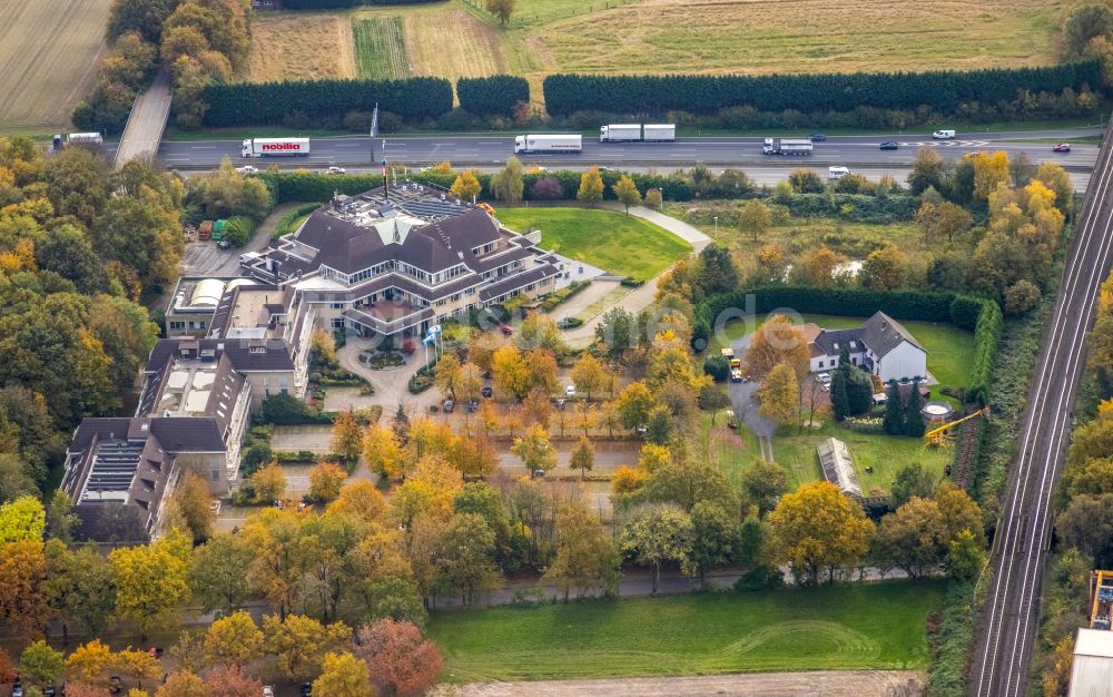 Gladbeck aus der Vogelperspektive: Herbstluftbild Hotelanlage Van der Valk Hotel Gladbeck in Gladbeck im Bundesland Nordrhein-Westfalen, Deutschland