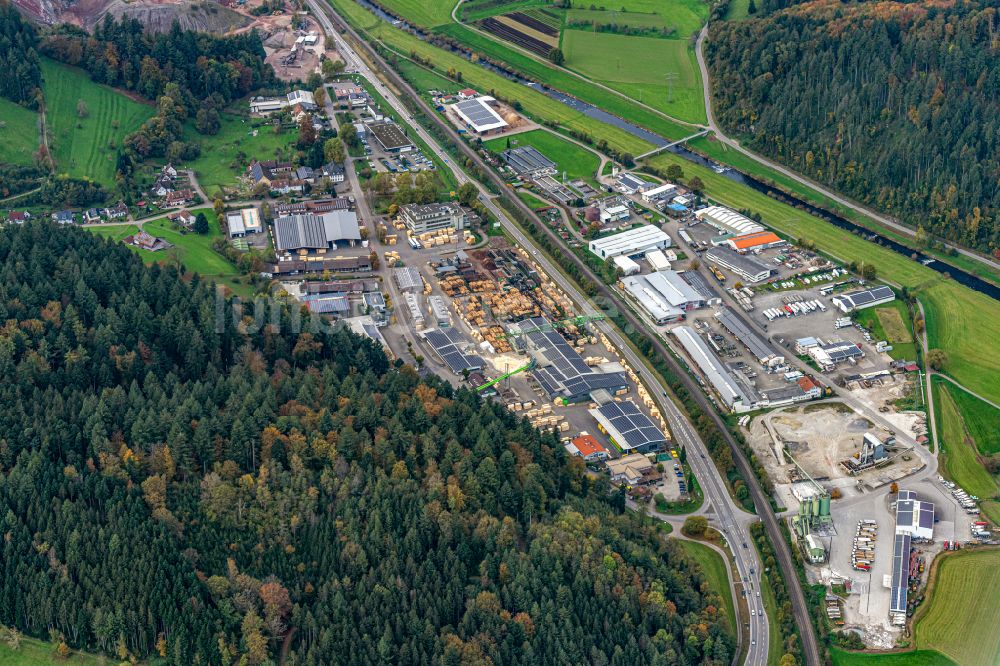 Luftbild Hausach - Herbstluftbild Industrie- und Gewerbegebiet in Hausach im Bundesland Baden-Württemberg, Deutschland