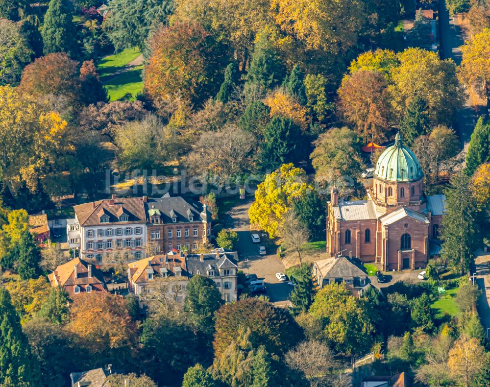 Luftaufnahme Lahr/Schwarzwald - Herbstluftbild Kirchengebäude Christuskirche in Lahr/Schwarzwald im Bundesland Baden-Württemberg, Deutschland