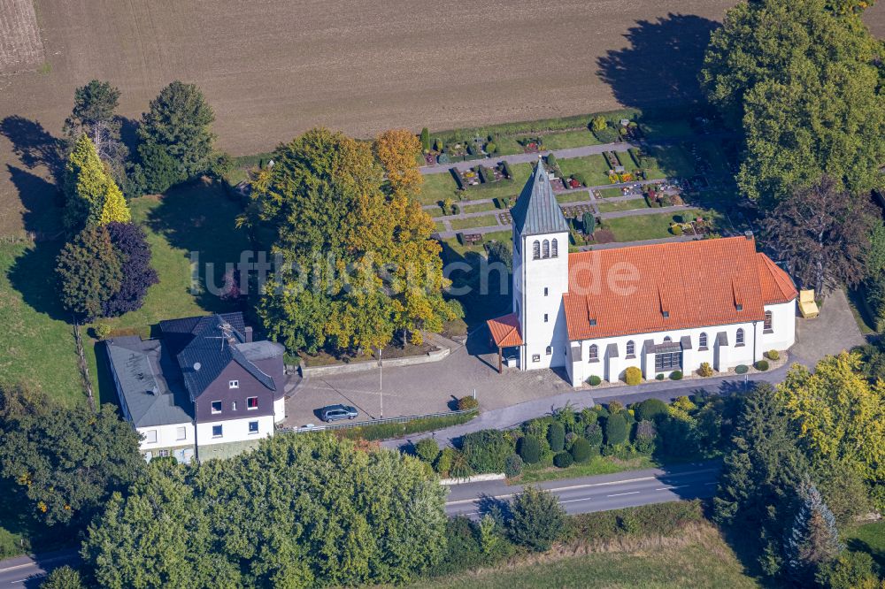 Frohnhausen aus der Vogelperspektive: Herbstluftbild Kirchengebäude Katholische Kirchengemeinde Christ-König Warmen in Frohnhausen im Bundesland Nordrhein-Westfalen, Deutschland