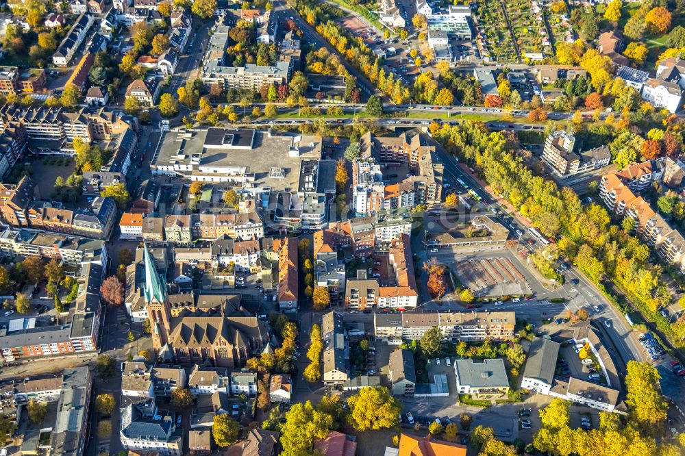 Gladbeck aus der Vogelperspektive: Herbstluftbild Kirchengebäude der Propsteikirche St.Lamberti in Gladbeck im Bundesland Nordrhein-Westfalen, Deutschland