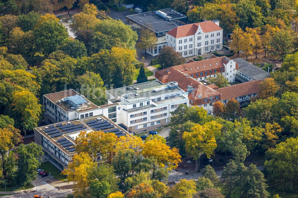 Hamm von oben - Herbstluftbild Klinikgelände des Krankenhauses Klinik für Manuelle Therapie in Hamm im Bundesland Nordrhein-Westfalen, Deutschland