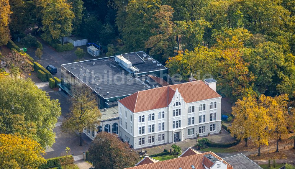 Luftaufnahme Hamm - Herbstluftbild Klinikgelände des Krankenhauses Klinik für Manuelle Therapie in Hamm im Bundesland Nordrhein-Westfalen, Deutschland