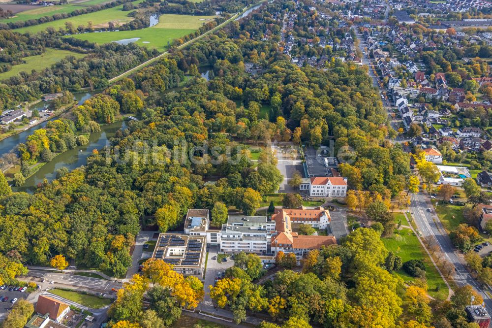 Luftbild Hamm - Herbstluftbild Klinikgelände des Krankenhauses Klinik für Manuelle Therapie in Hamm im Bundesland Nordrhein-Westfalen, Deutschland